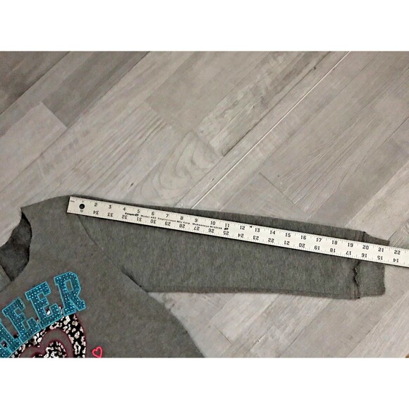 SO Girl's Ladies Gray Long Sleeve Crop Sweater Cheer Top Size 12 1/2 - Picture 8 of 8